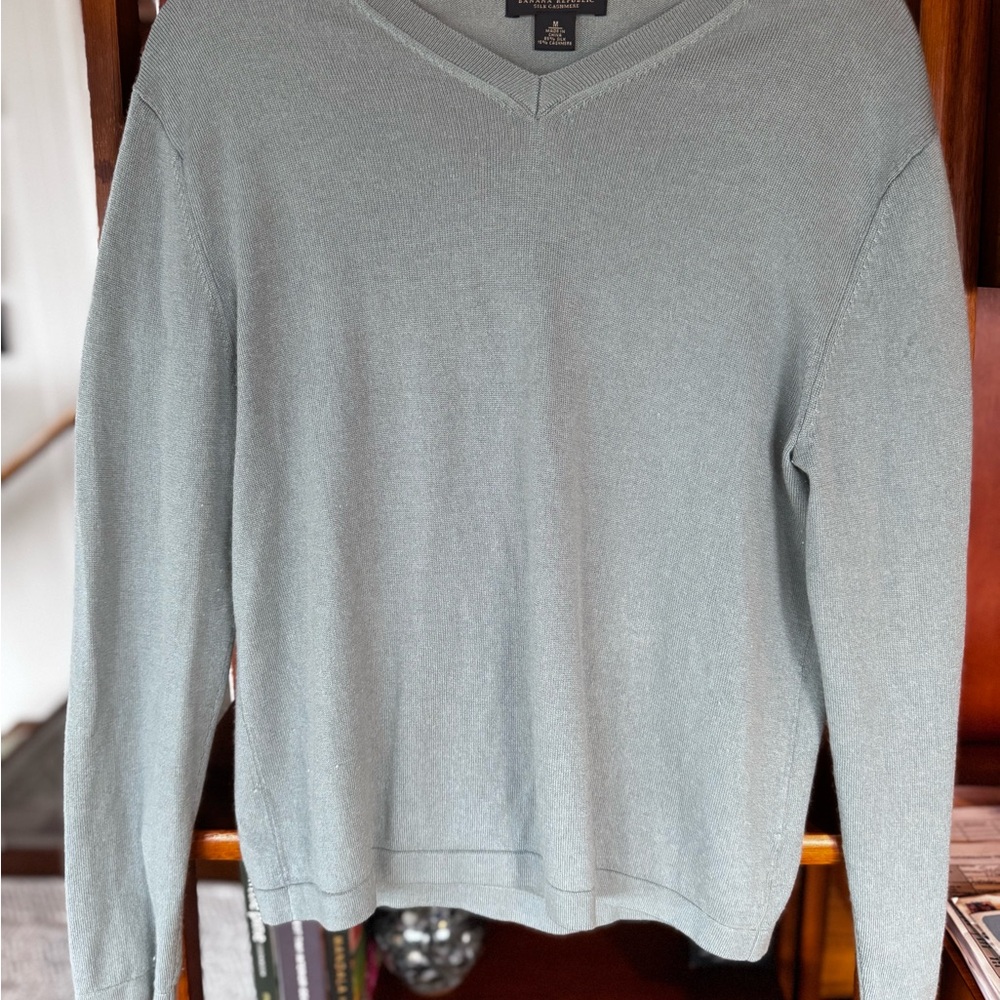 Men’s Banana Republic Silk Cashmere Gray/Blue V Neck Sweater